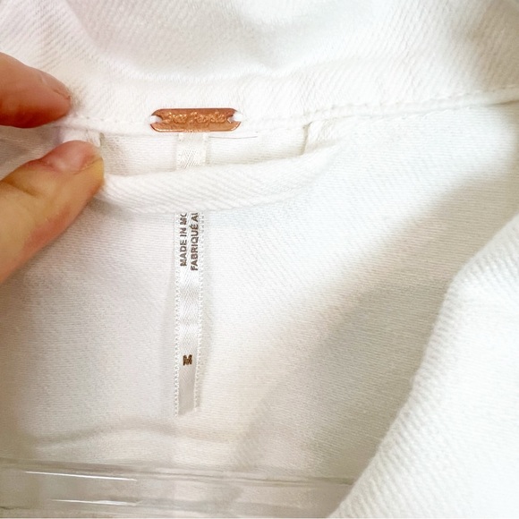 FREE PEOPLE RUMORS WHITE DENIM BUTTON FRONT TRUCKER JACKET WOMENS SZ MEDIUM - Picture 6 of 8